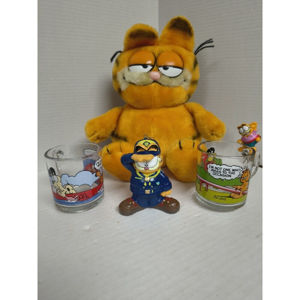 Lot Of Vintage Collectible Garfield Includes Plush, Figure, 2 Cups And Ornament
